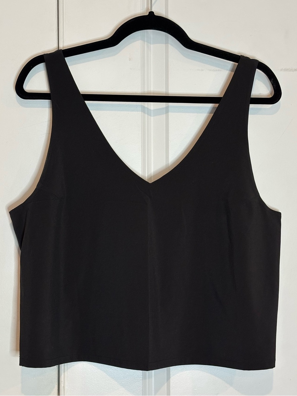 Vuori Villa Crop Top Black V-Neck Tank Top